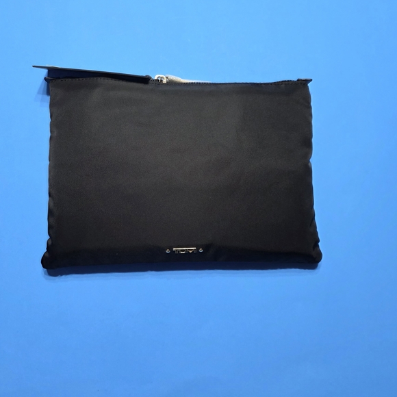 Tumi Just In Case Tote Bag - Picture 3 of 4